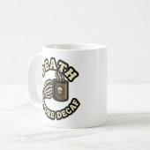 Death Before Decaf | Funny Retro Skull & Coffee Koffiemok (Voorkant links)