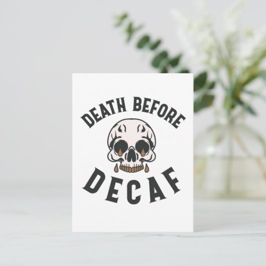 Death Before Decaf Skull beroemd gemaakt door Coff Briefkaart (Staand voorkant)