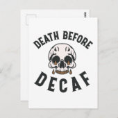 Death Before Decaf Skull beroemd gemaakt door Coff Briefkaart (Voorkant / Achterkant)