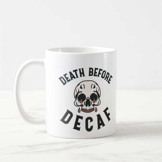 Death Before Decaf Skull beroemd gemaakt door Coff Koffiemok (Links)