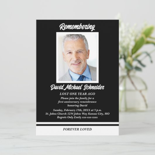 Death Jubileum foto op zwart en wit uitnodigen Kaart (Staand voorkant)