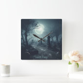 Death's Domain: Een spooky Cemetery Uitzicht Vierkante Klok (Huis)