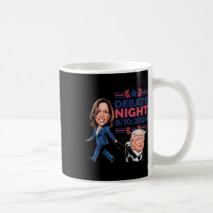 Debat Night Showdown Funny Kamala Dog Walks Trump Koffiemok