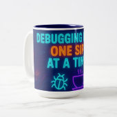 🖥️☕ Debugging Life One Sip at a Time – Neon Tech  Tweekleurige Koffiemok (Voorkant links)