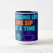 🖥️☕ Debugging Life One Sip at a Time – Neon Tech  Tweekleurige Koffiemok (Center)