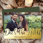 Deck The Halls Single Foto Handgeschreven Goud Folie Feestdagenkaart<br><div class="desc">Deck the Halls, met de hand geletterd, een enkele foto luxe gouden folie vakantie kaart. De foto template is ingesteld voor u om een horizontale foto toe te voegen en u kunt ook uw persoonlijke begroeting toevoegen. Vet handgeschreven typografisch ontwerp met koele uitgesneden letters die als een gouden folie overlay...</div>