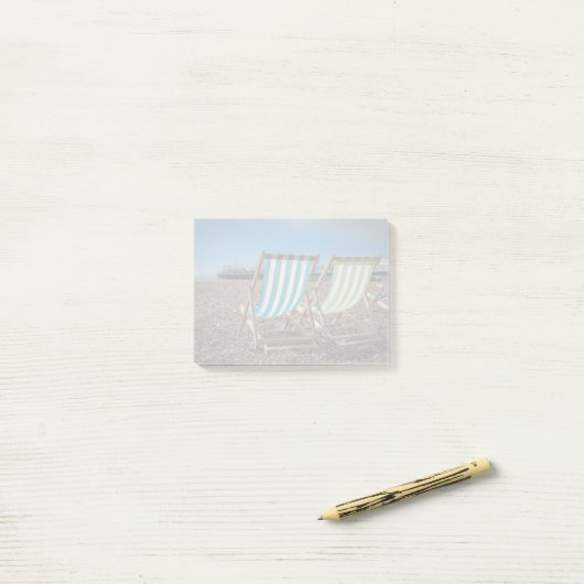 " deck " - voorzitters kijken naar het Zee Post-it® Notes (Op bureau)