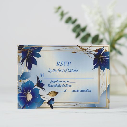 Deco blauwe bloemen bruiloft RSVP kaart (Staand voorkant)