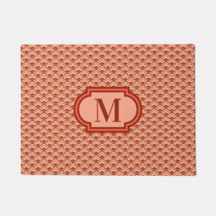 Deco Chinese Scallops, Peach & Rust met Monogram Deurmat