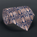 Deco Pattern Roos Goud Navy Blauw Stropdas<br><div class="desc">Deze opvallende stropdas heeft een gewaagd deco-geïnspireerd patroon in rozen gouden faux folie op een marineblauwe achtergrond. Ideaal voor groomsmen in een marineblauw en roos gouden thema bruiloft.</div>
