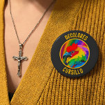 DeColores Cursillo Colorful Rooster Vivid Rainbow  Ronde Button 4,0 Cm<br><div class="desc">Celebrate the joyful spirit of “DeColores” with this vibrant Cursillo button pin, featuring a beautifully illustrated rainbow rooster inspired by the beloved song and tradition of the Cursillo movement. The colorful design symbolizes the beauty of God’s creation and the faith-filled community shared by Cursillistas around the world. Perfect for wearing...</div>