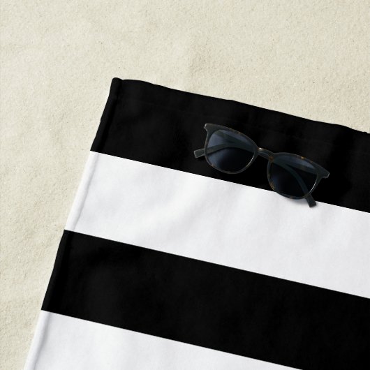 Decoratief Gestreept Zwart & Wit Streepjespatroon Strandlaken (In situ)