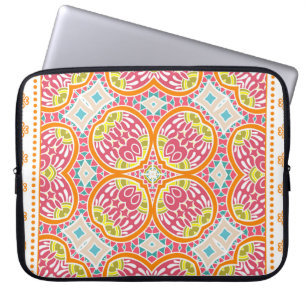 Decoratief kleurrijk ornament op een witte achterg laptop sleeve