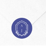 Decoratief Lijst Custom Floral Wedding Monogram Ronde Sticker<br><div class="desc">Griekenland-geïnspireerde decoratieve roem met boogvorm en bloemenbruiloft blauwe stickers. Geïnspireerd door de stijl en bogen van het Griekse eiland in Griekenland en de diepblauwe kleur van Griekenland. Pas aan met uw huwelijksmonogram. Laat ons u helpen creëer de bruiloft van uw dromen met onze Santorini Griekenland bruiloft collectie. Ontwerp en illustraties...</div>