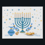 Decoratief Menorah Hanukkah Holiday Imitatie Canvas Print<br><div class="desc">Viel het festival van Lights om in de stemming te komen met dit decoratieve Hanoekapcanvas. Een Hanukkah-scène met een menorah,  sufganiyot (donuts),  droidels en olijftakken wordt gesmolten in een waterverf-effect. Beschikbaar met overeenkomende producten.</div>