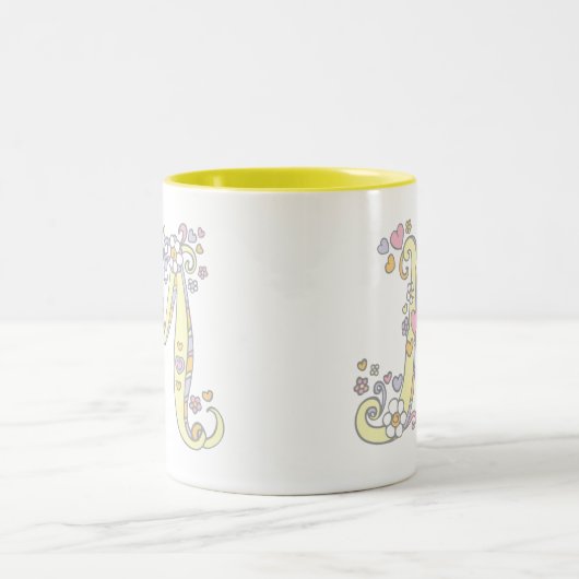 Decoratief Monogram M harten bloemen kunst mok (Center)