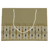 Decoratief patroon op beige groot cadeauzakje (Voorkant)