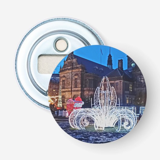 Decoraties, voor het stadhuis button flesopener (Voorkant)