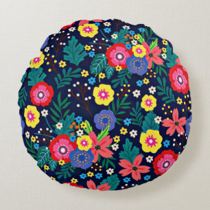 Decoratieve bloemen bladeren zwarte achtergrond rond kussen