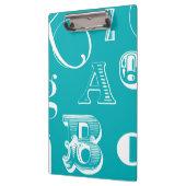 Decoratieve brieven over blauwe achtergrond klembord (Links)