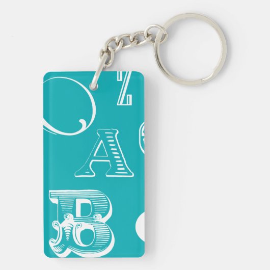 Decoratieve brieven over blauwe achtergrond sleutelhanger (achterkant)