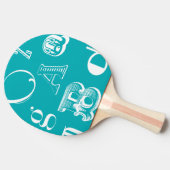Decoratieve brieven over blauwe achtergrond tafeltennisbatje (Zijkant)