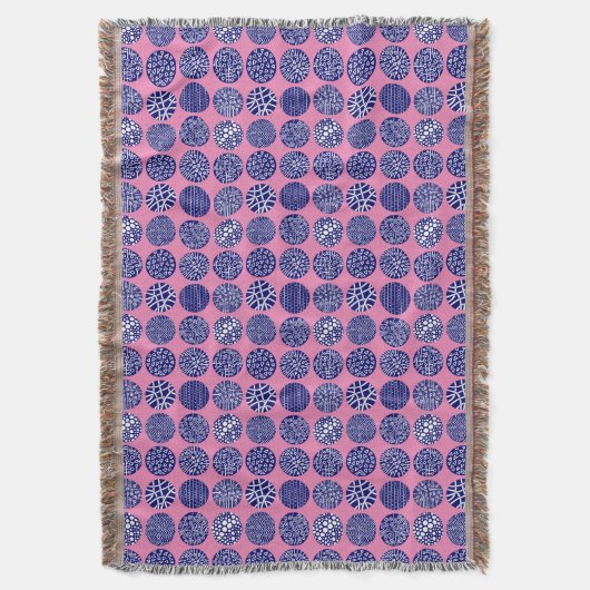 Decoratieve cirkels - Diepe marine en wit met roze Deken (Voorkant Verticaal)