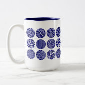 Decoratieve cirkels - Diepe marine en wit Tweekleurige Koffiemok (Links)