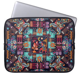 Decoratieve dieren: kleurrijk etnisch ontwerp. laptop sleeve