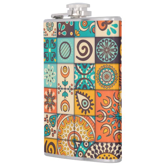 Decoratieve elementen:  handgetekend patroon heupfles (Links)