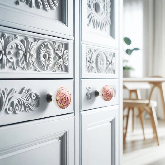 Decoratieve gouden filigraan op  roze bol keramische knop