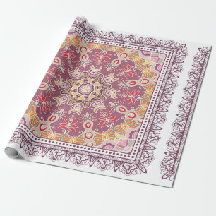 Decoratieve kleurrijke versiering op witte achterg cadeaupapier