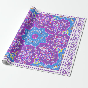 Decoratieve kleurrijke versiering op witte achterg cadeaupapier