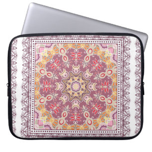 Decoratieve kleurrijke versiering op witte achterg laptop sleeve