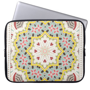 Decoratieve kleurrijke versiering op witte achterg laptop sleeve