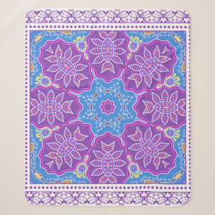 Decoratieve kleurrijke versiering op witte achterg sherpa deken