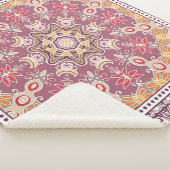 Decoratieve kleurrijke versiering op witte achterg sherpa deken (3/4)