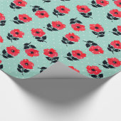 Decoratieve rode bloemen Mint Blue Polka Dots Cadeaupapier (Hoek)