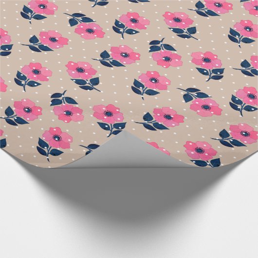 Decoratieve roze bloemen beige witte pooldots cadeaupapier (Hoek)
