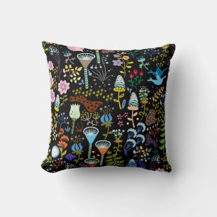 decoratieve ,  scandinavische bloemen op zwart kussen