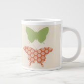 Decoratieve vlinderpatronen op de achtergrond van  grote koffiekop (Rechts)