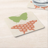 Decoratieve vlinderpatronen op de achtergrond van kartonnen onderzetters (Schuin)