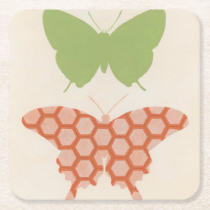 Decoratieve vlinderpatronen op de achtergrond van  kartonnen onderzetters