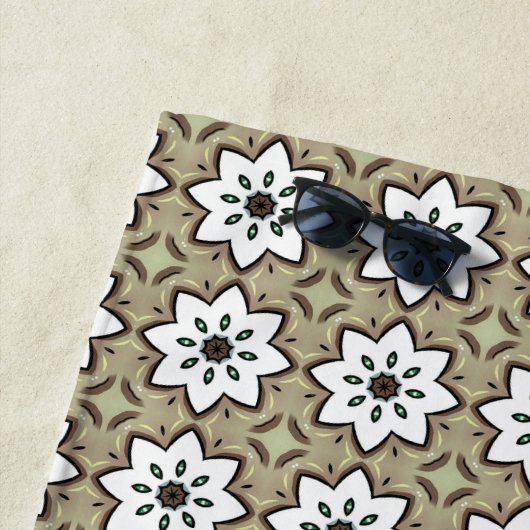 Decorative beige background patterned strandlaken (In situ)