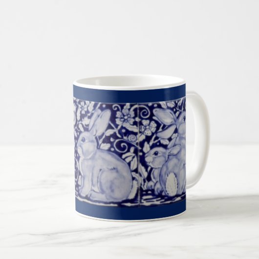 Dedham Blue en White Rabbit Ceramic Tile Coffee Mo Koffiemok (Voorkant rechts)