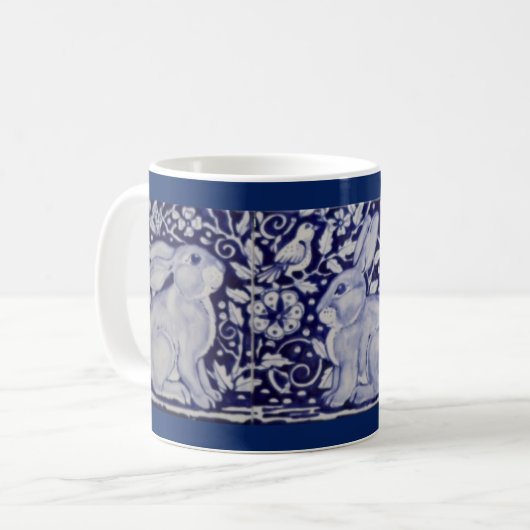 Dedham Blue en White Rabbit Ceramic Tile Coffee Mo Koffiemok (Voorkant links)