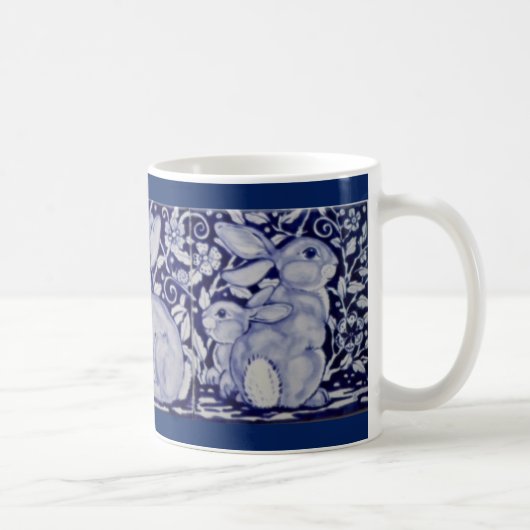 Dedham Blue en White Rabbit Ceramic Tile Coffee Mo Koffiemok (Rechts)