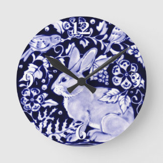 Dedham Blue Rabbit, Classic Blue & White Design Ronde Klok