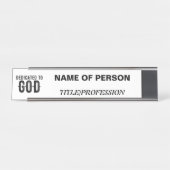 DEDICATED TO GOD  COOL BLACK TEKST BUREAU NAAMBORDJE (Voorkant)