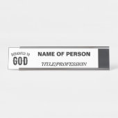 DEDICATED TO GOD COOL BLACK TEKST BUREAU NAAMBORDJE (Voorkant)